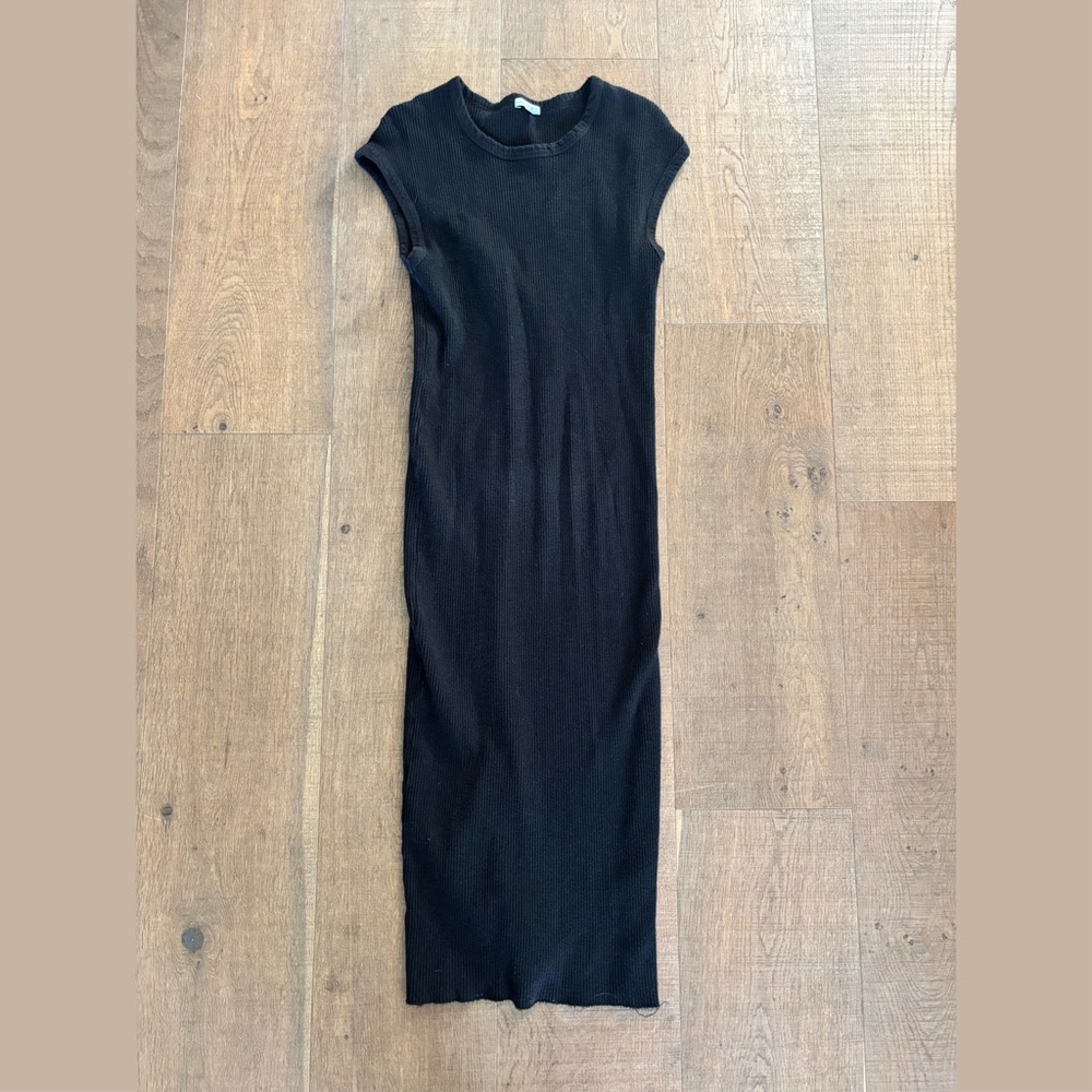 james perse raw edge ribbed cap sleeve midi dress black